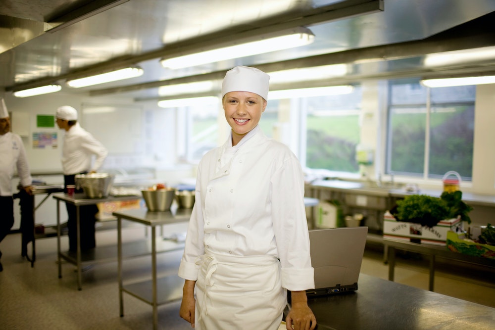 Cuisinez comme un chef étoilé : découvrez les secrets des pros pour transformer votre cuisine en véritable atelier gastronomique
